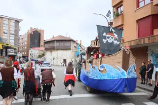 EN IMÁGENES: El desfile de carrozas del Carmen de Luanco