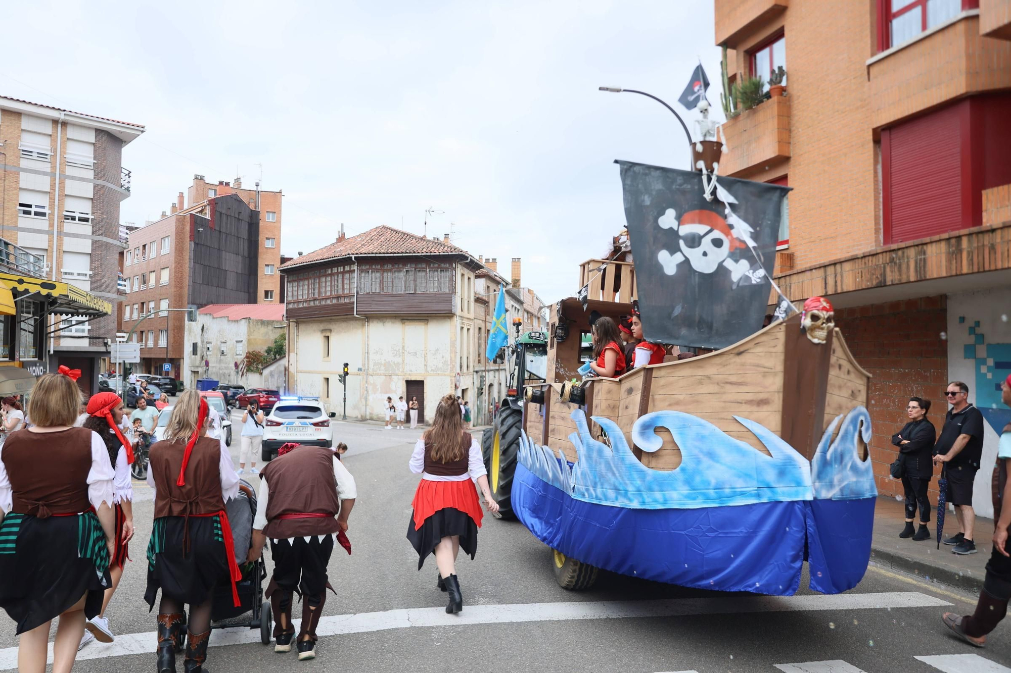 EN IMÁGENES: El desfile de carrozas del Carmen de Luanco