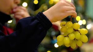  La comunidad médica pide extremar las precauciones con las uvas de Nochevieja para evitar atragantamientos.