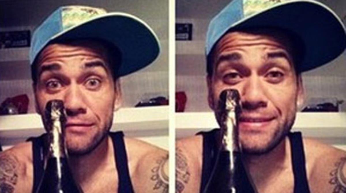 Dani Alves celebra el títol, en una imatge que ha penjat a Twitter. Dani Alves celebra el títol, en una imatge que ha penjat a Twitter.