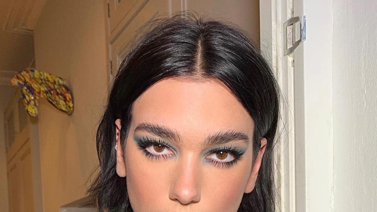 Dua Lipa con cejas 'lion mane'