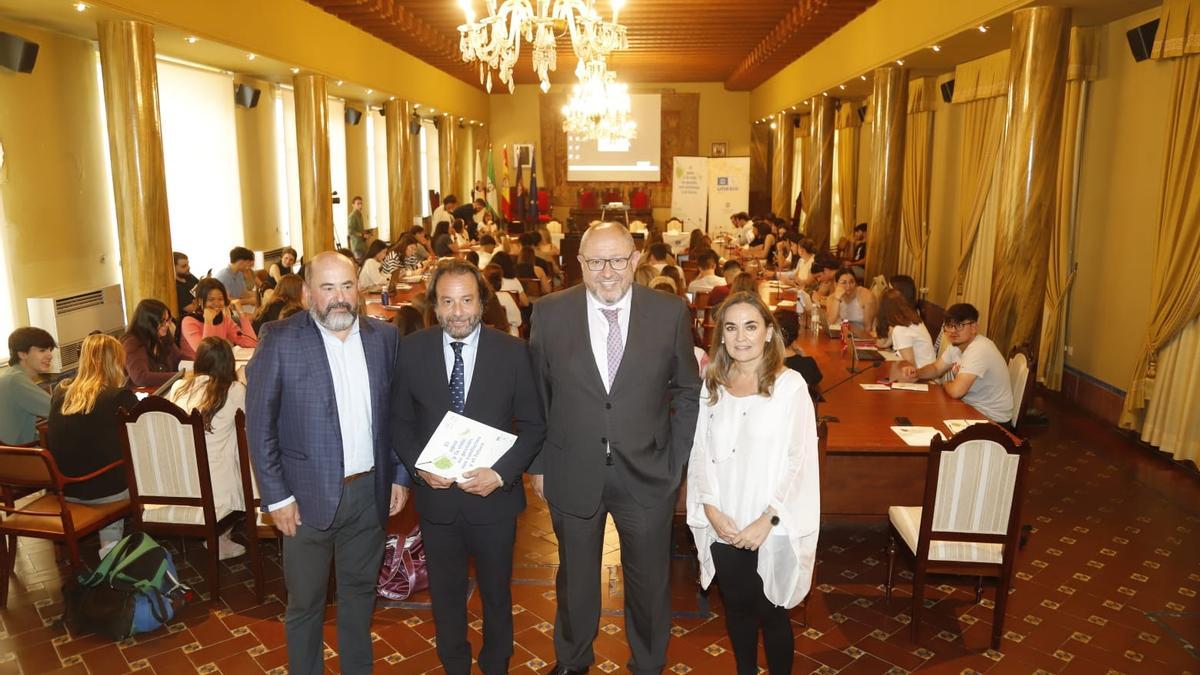 Autoridades y organizadores, en la sesión inagural del congreso.