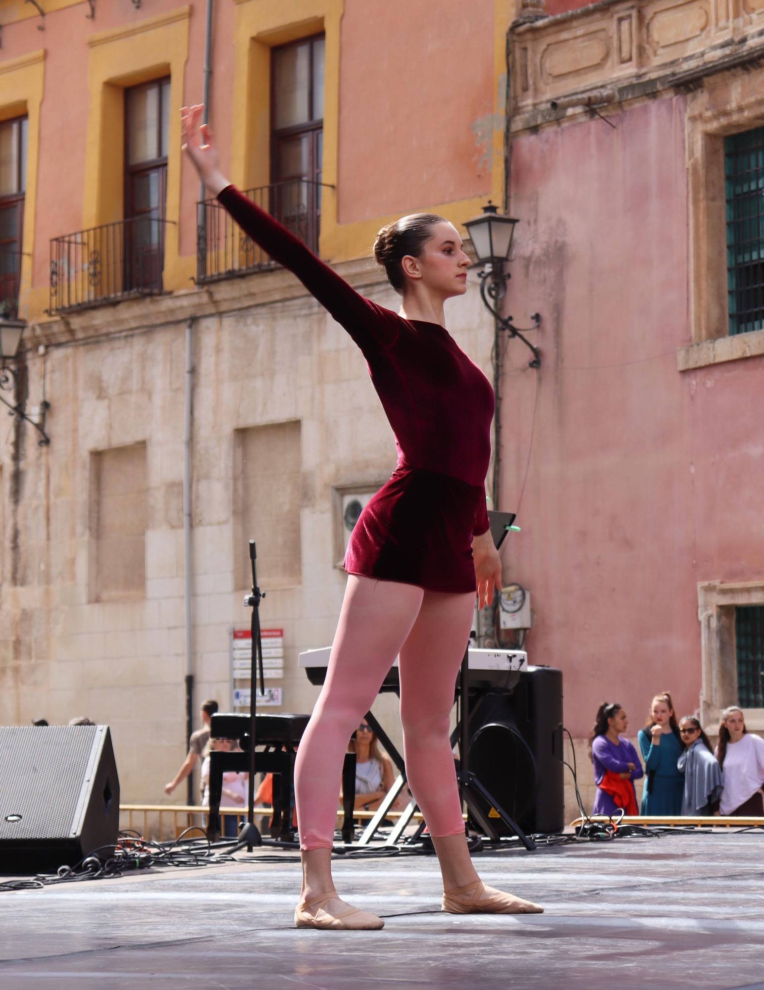 Exhibición de danza en la plaza Belluga de Murcia