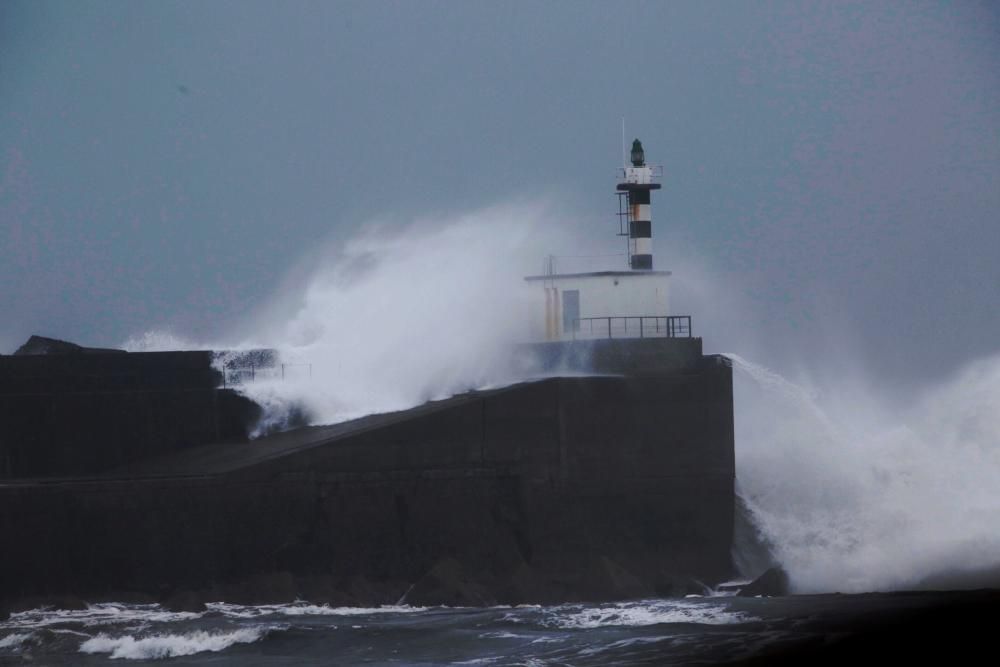 Temporal en Asturias: Alerta roja por viento y oleaje