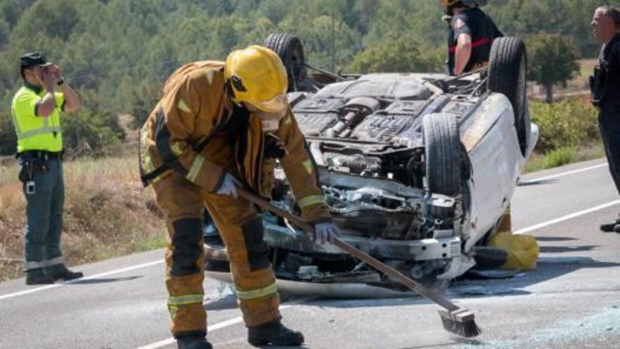 Espectacular accidente entre Alcoy y Banyeres