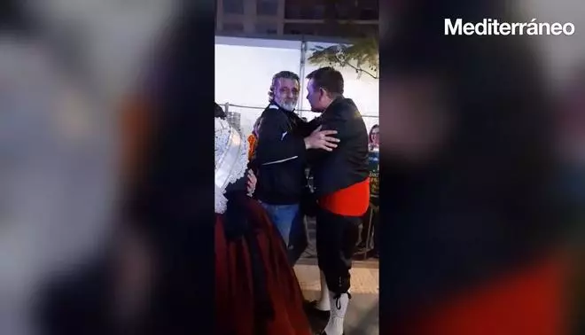 Vídeo: Abrazo presidente de la gaiata 7 con el artista de las dos gaiatas