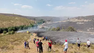 Los vecinos en alerta por el incendio de Puercas: reactivaciones en Valer y Riofrío de Aliste