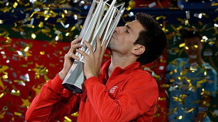 Djokovic retiene el título en Shanghái