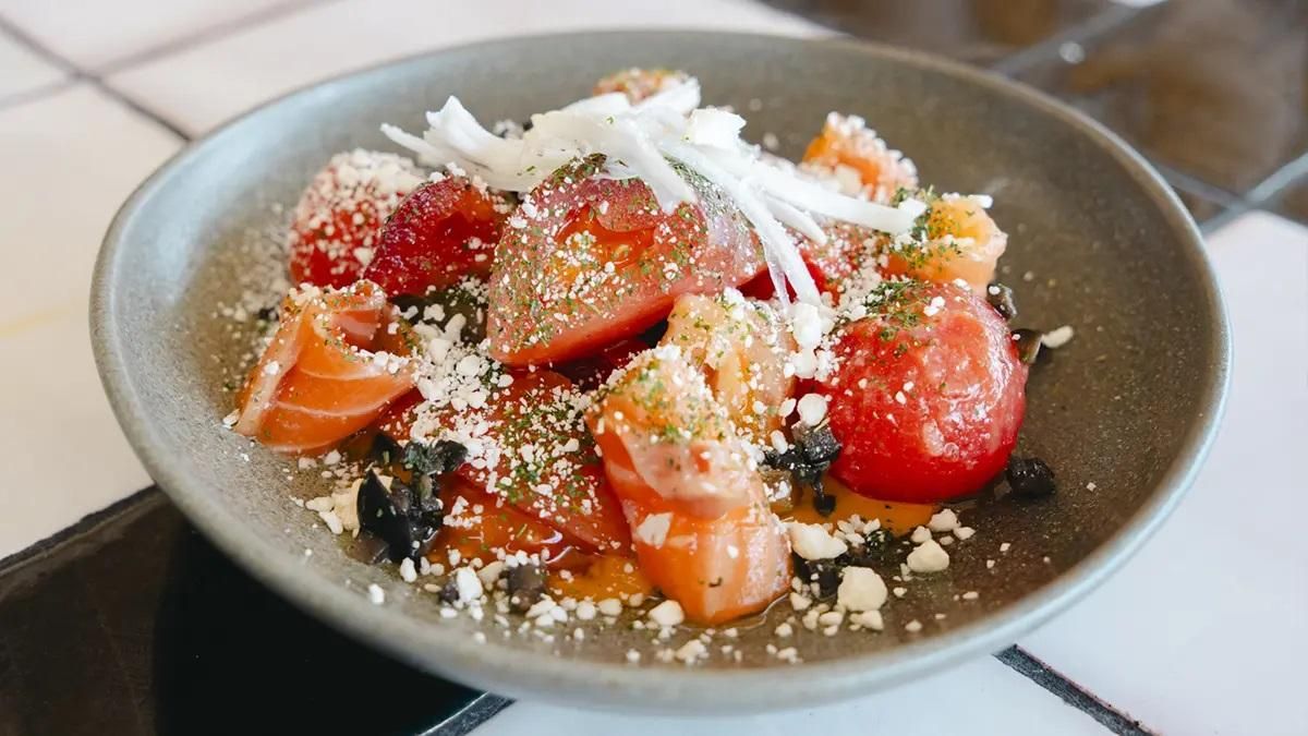 Tostada con huevo poché y salmón