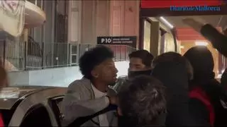 Alta tensión entre aficionados y jugadores del Mallorca en Son Moix