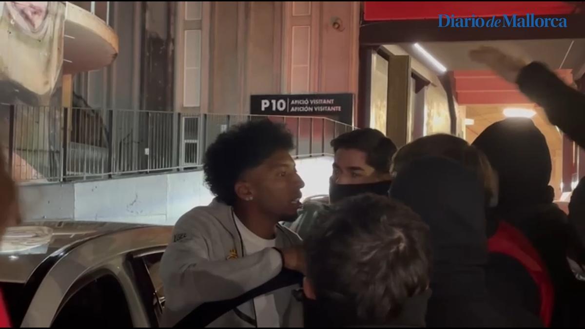 Aficionados del Mallorca se encaran con Mojica en Son Moix