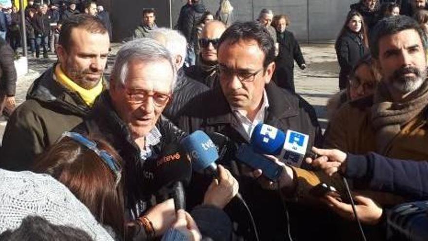 El conseller destituït Josep Rull atén la premsa durant la festa dels Tres Tombs a Sant Andreu Arenal