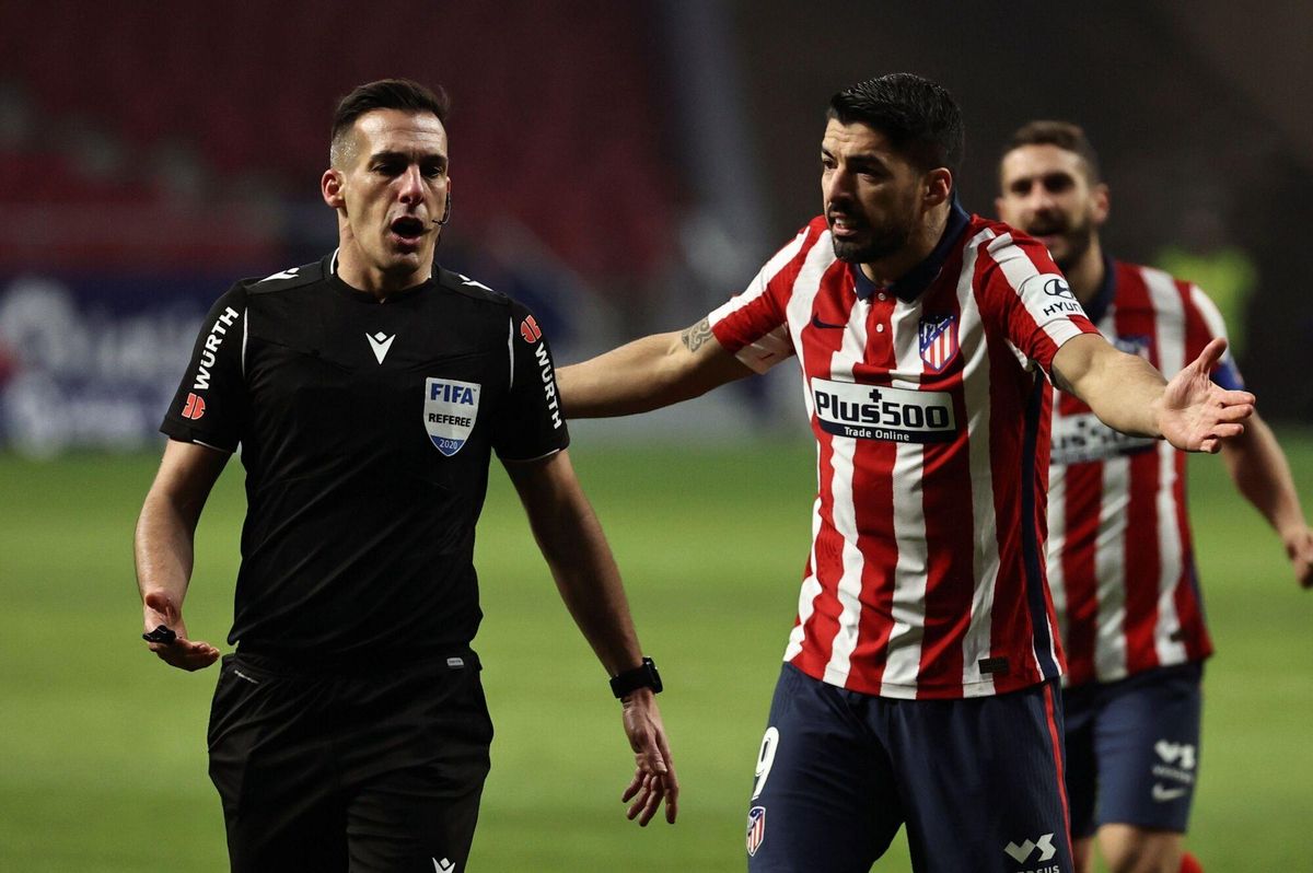 Estrada Fernández, en su época como árbitro
