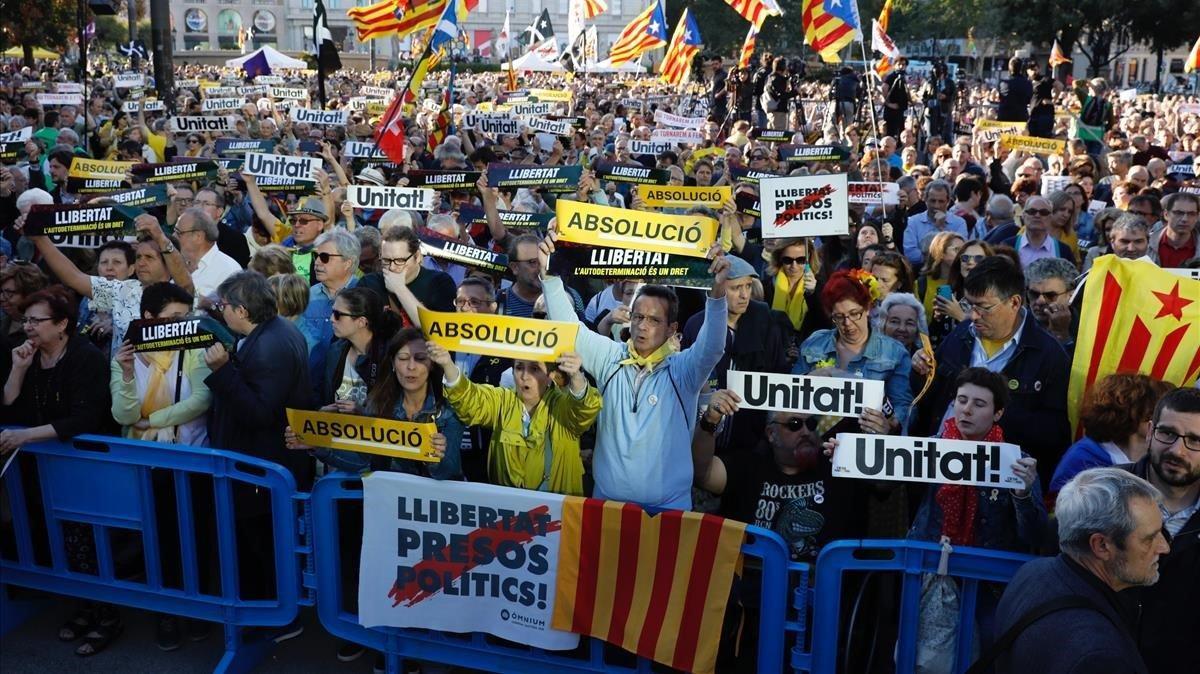 Manifestación soberanista en la plaza de Catalunya de Barcelona.