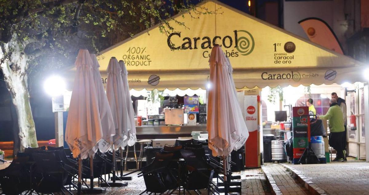 Puesto de caracoles La Sierra, vacío a causa de las lluvias. | MANUEL MURILLO