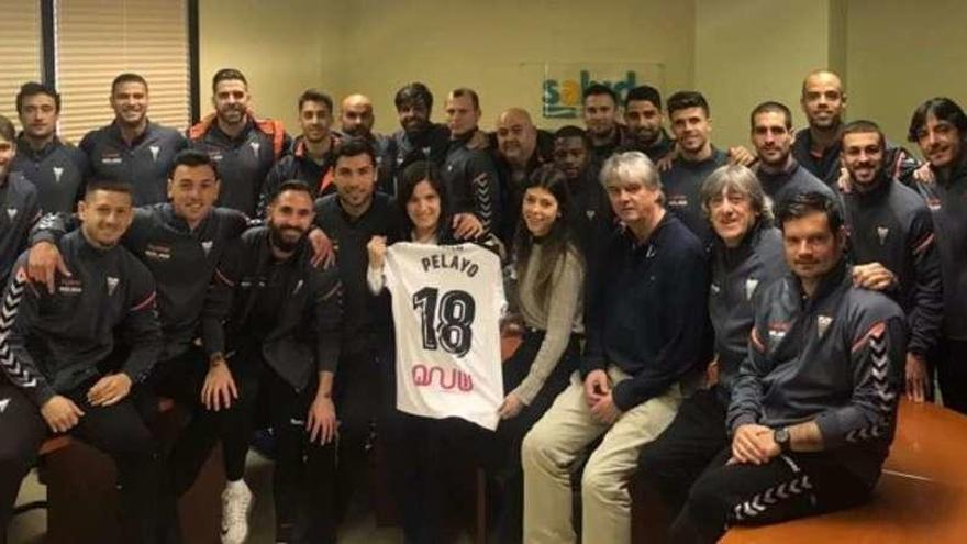 La plantilla del Albacete visita a Pelayo Novo en el hospital