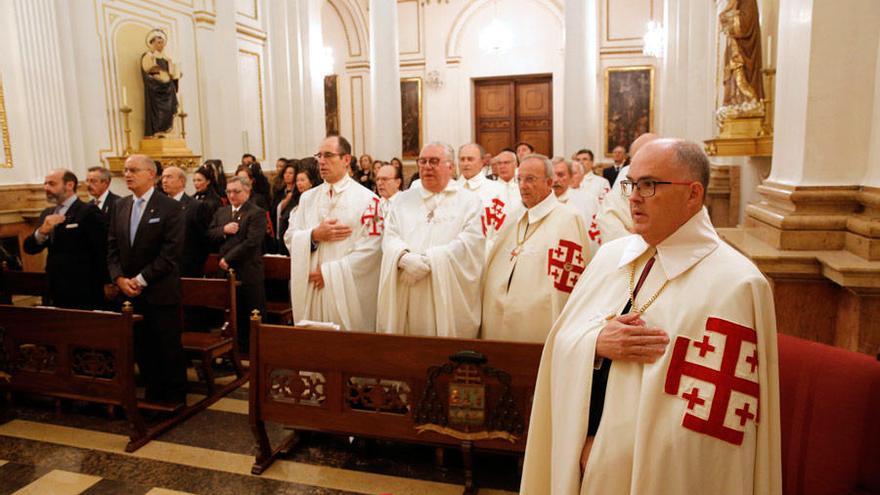 Fernando de Rosa, presidente de la Audiencia de València, honra a la Virgen de Palestina