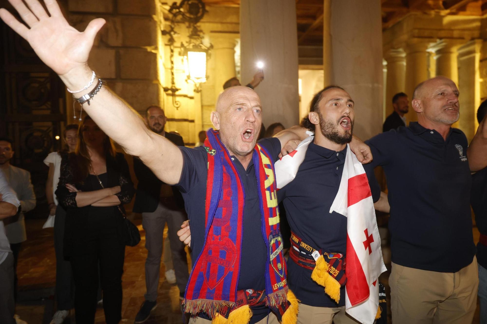Todas las fotos de la rúa del Levante UD por su ascenso a Primera División