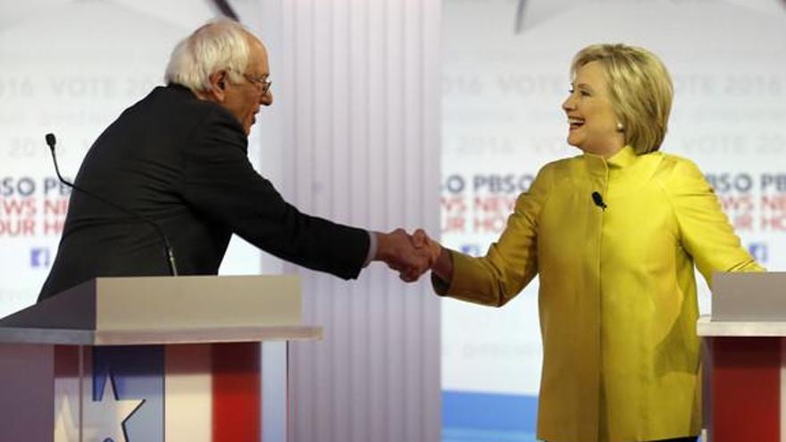 Clinton desaprovecha la oportunidad para frenar el impulso de Sanders