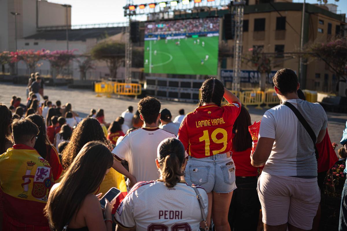 Ambiente de la afición tinerfeña en el Francia - España