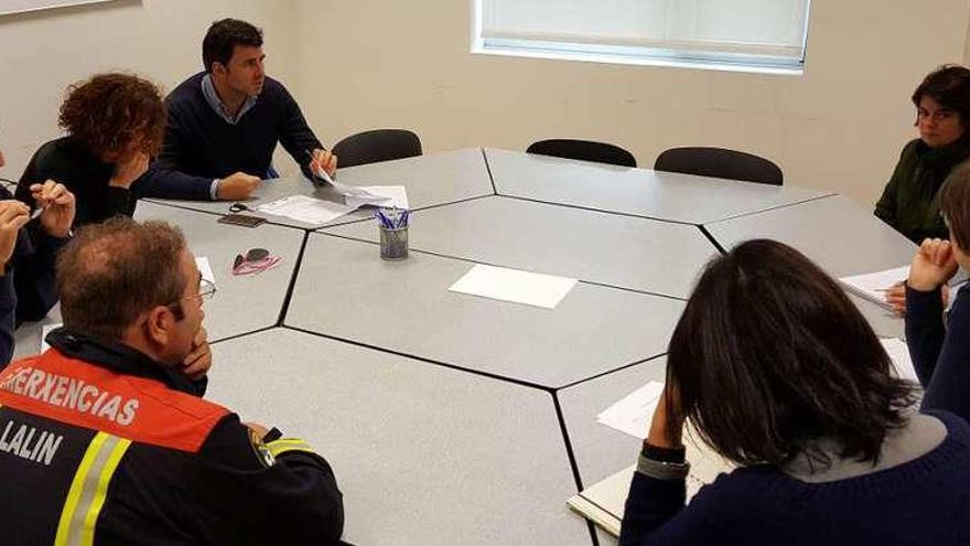 Casares se reunión ayer con representantes de la AED y de hosteleros de González Taboada.