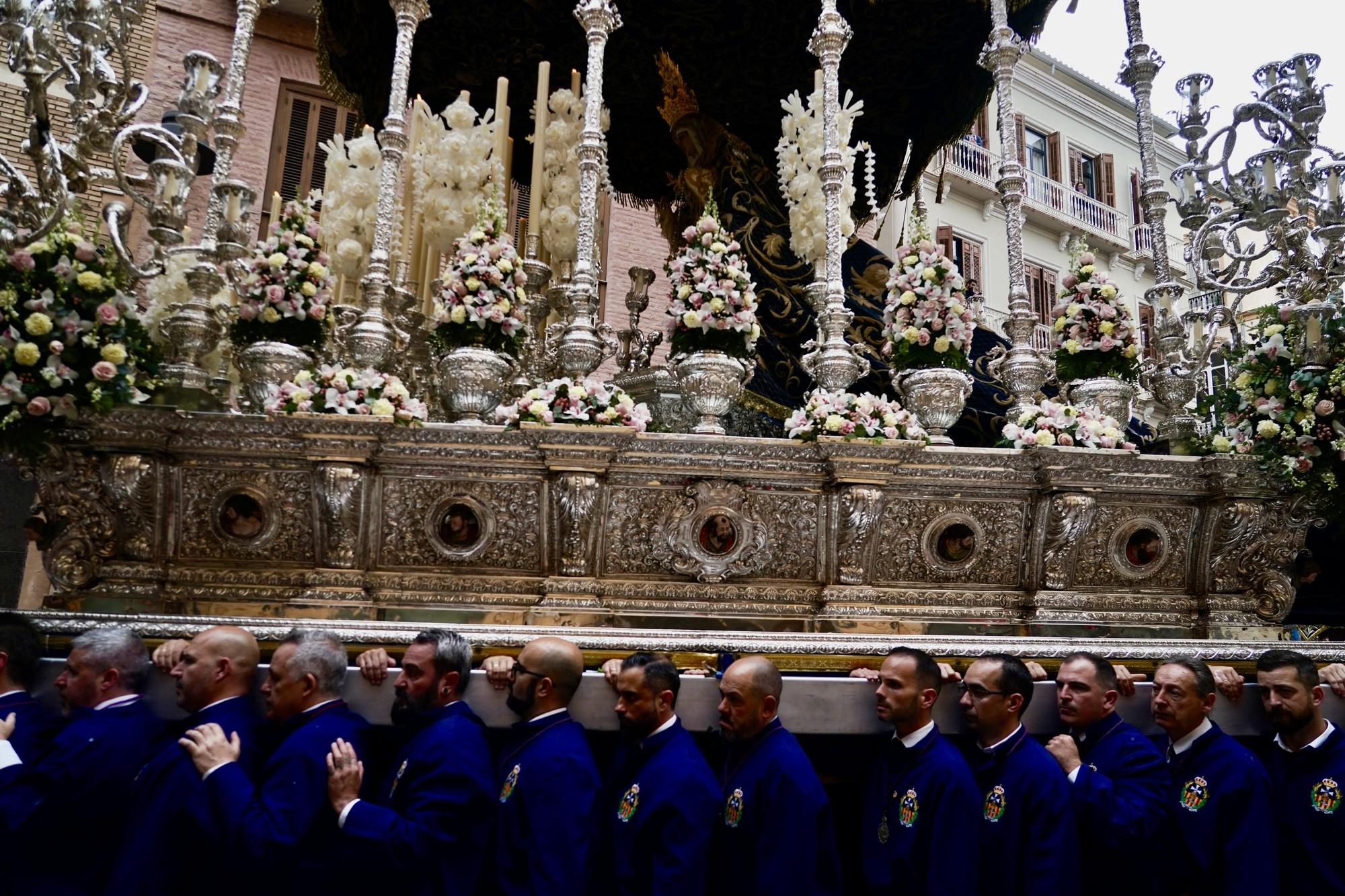 Salida procesional de la cofradía de la Sagrada Cena de Málaga, el Jueves Santo.