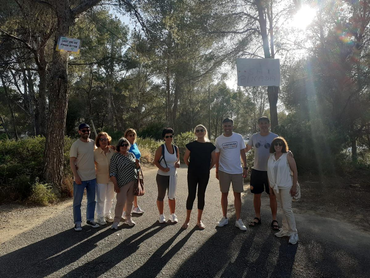Vecinos de Peguera se movilizan para salvar los pinos del solar donde se quiere construir la UBS.