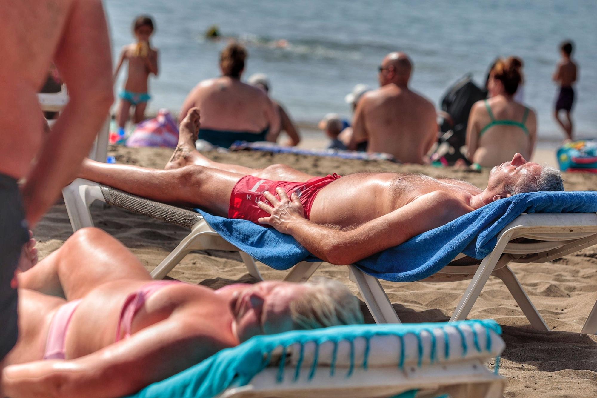 Playas llenas en el Sur de Tenerife durante la Semana Santa