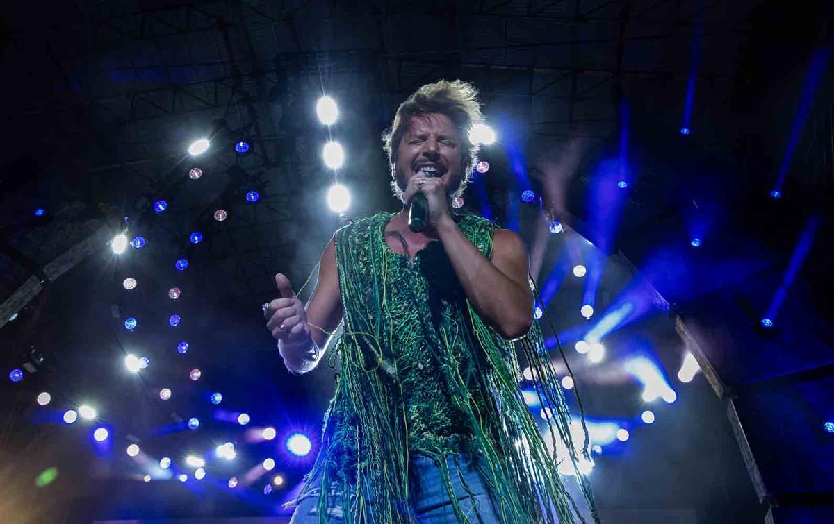 Manuel Carrasco desata la locura en la plaza de toros de Alicante