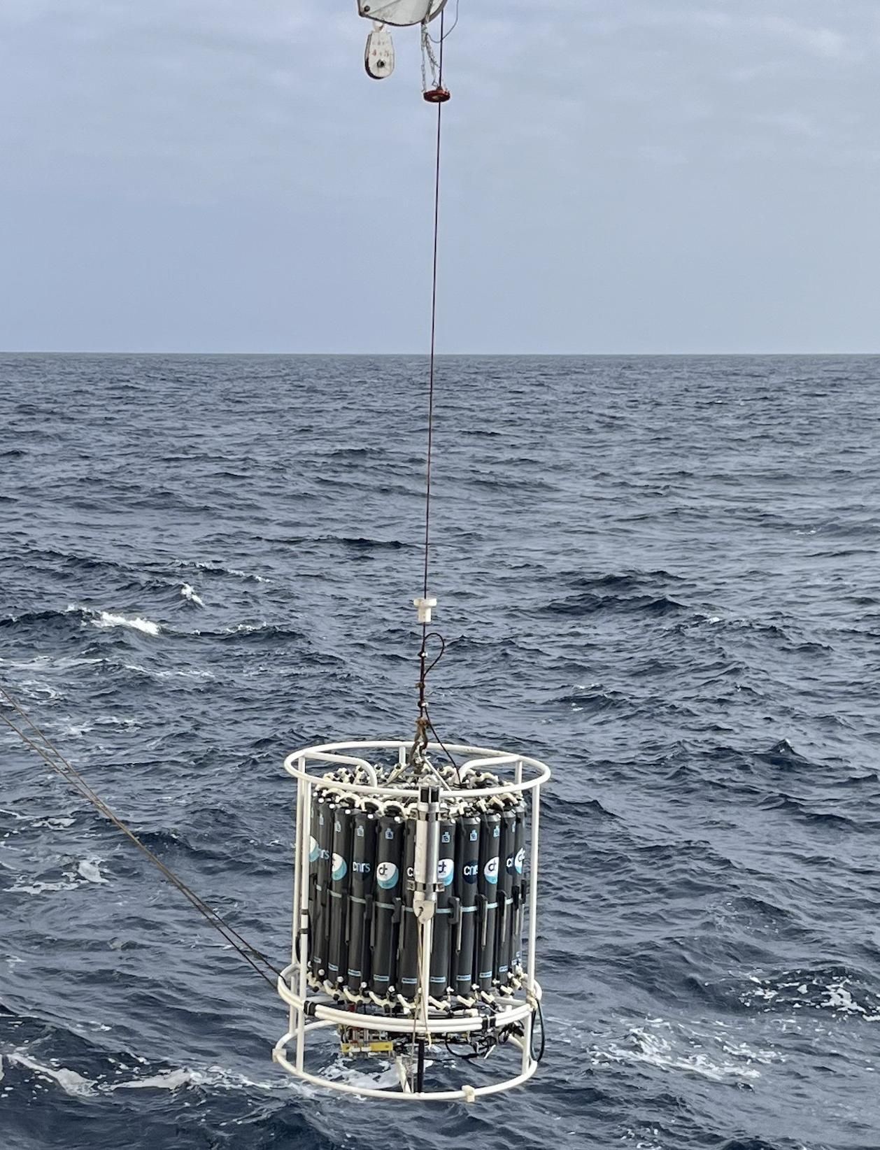 La expedición francesa localiza 3.500 bidones radiactivos frente a las costas gallegas