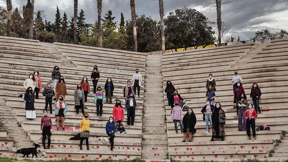 Mujeres profesionales de la escena,ayer, en el Parc de sa Riera.