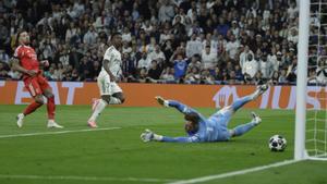 Courtois esbufega i Vinícius balla