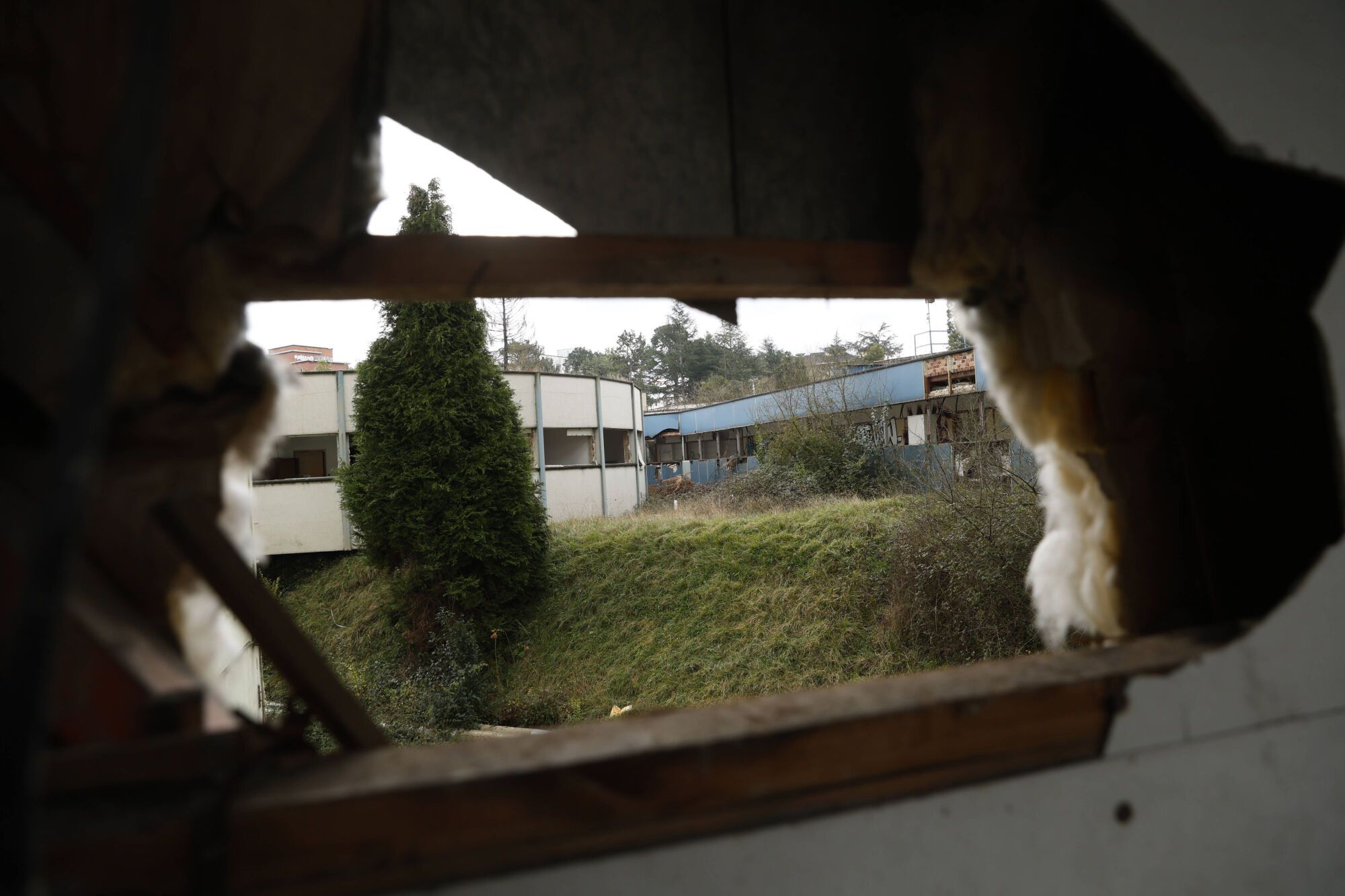 EN IMÁGENES: Viaje al interior del viejo HUCA, desvalijado y vandalizado por su abandono