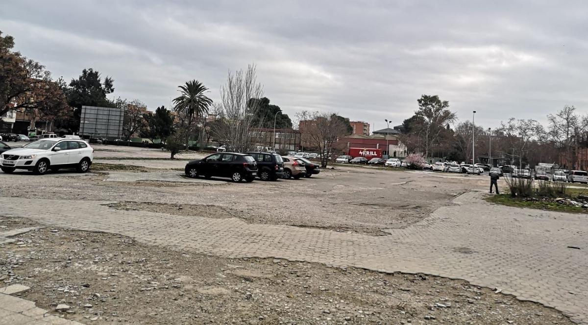 .... que tuvieron que demolerse a causa de la aluminosis. Ahora es un descampado.