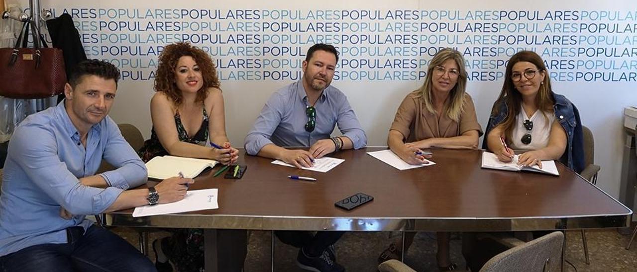 Primera reunión del grupo municipal del PP en el Ayuntamiento de Elda.