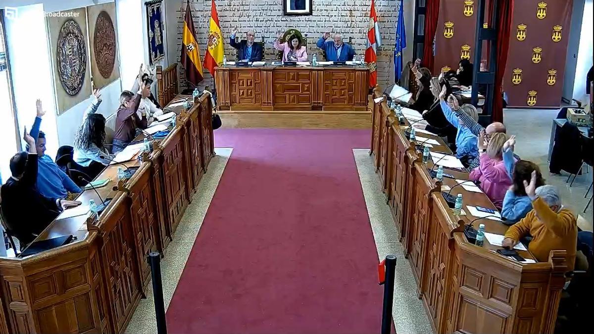Momento de la votación para aprobar el contrato para el desarrollo del Puerta del Noroeste.