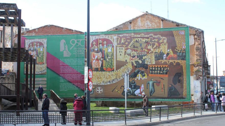 El Ayuntamiento repone la lona dañada del mural de “El Cerco de Zamora” de Antonio Pedrero