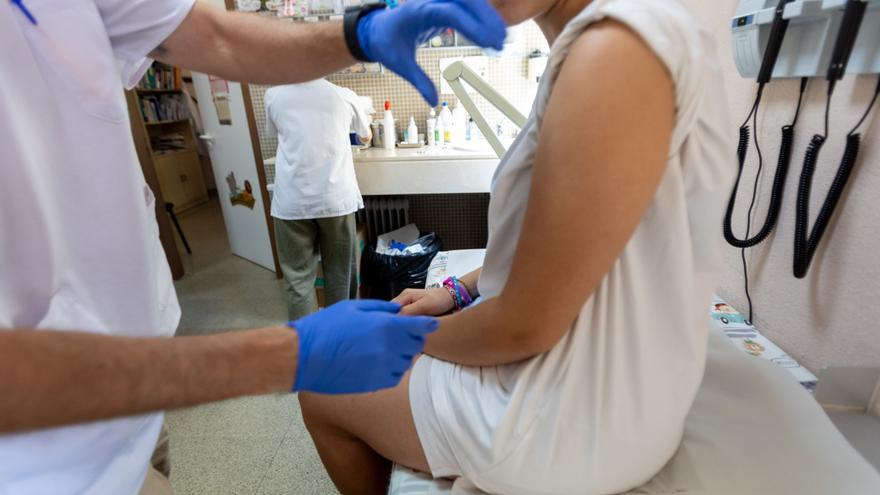 Nueva vacunación infantil y juvenil sin cita en Alicante contra la meningitis, el tétanos o la difteria