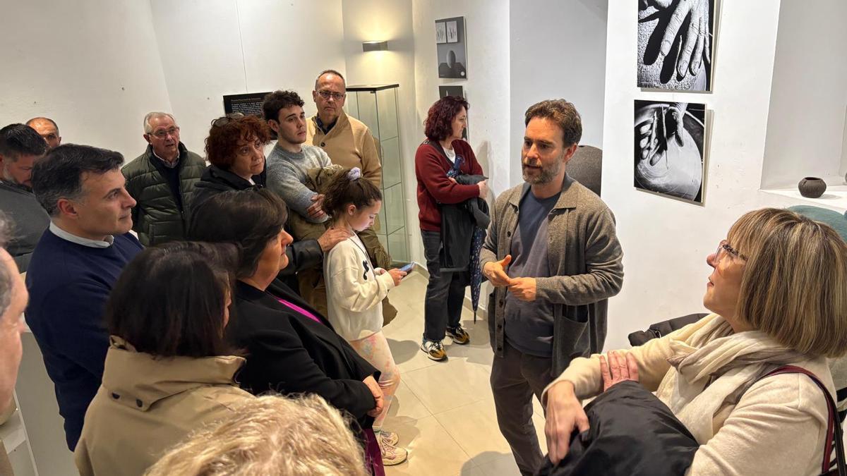 En imágenes: Así es la exposición de cerámica de Cangas que ha organizado el "Tous pa Tous"
