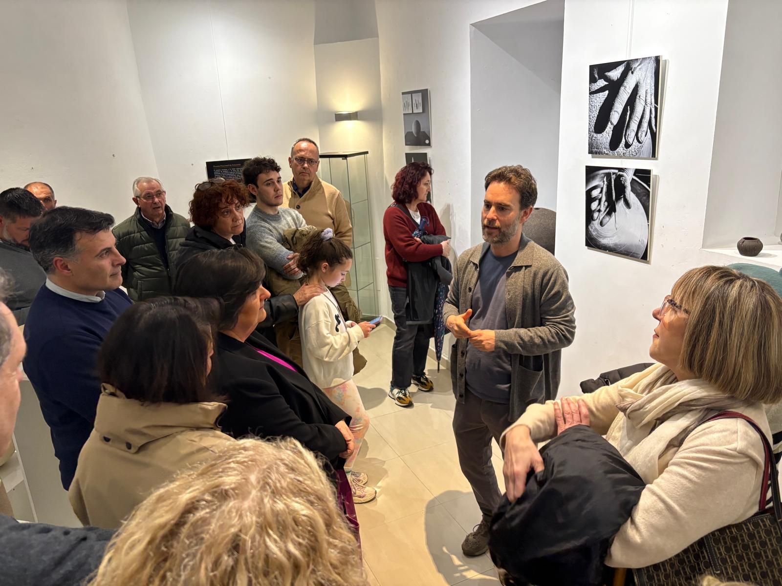 En imágenes: Así es la exposición de cerámica de Cangas que ha organizado el "Tous pa Tous"