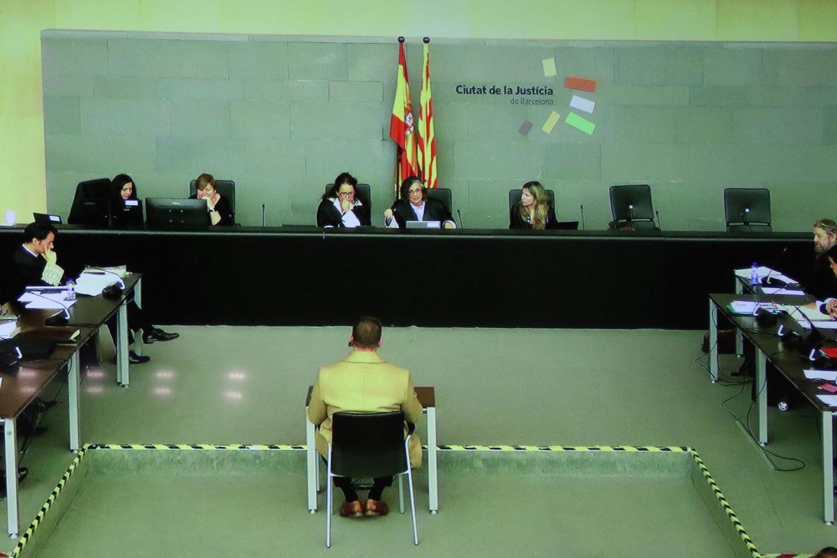 L'advocat Francisco Comitre en el seu torn davant la jutge per admetre els fets dels quals se l'acusaven