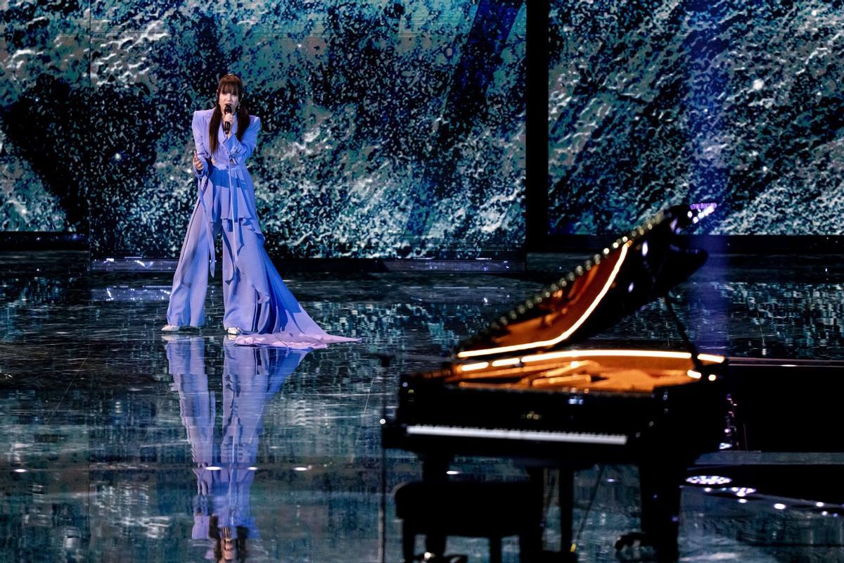 Alika, de Estonia, actúa en la 2ª semifinal de Eurovisión 2023