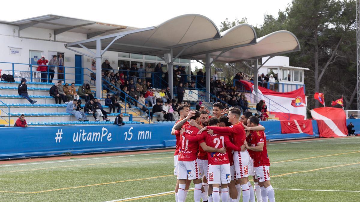 Galería: triunfo vital de la SD Ibiza en la lucha por la permanencia