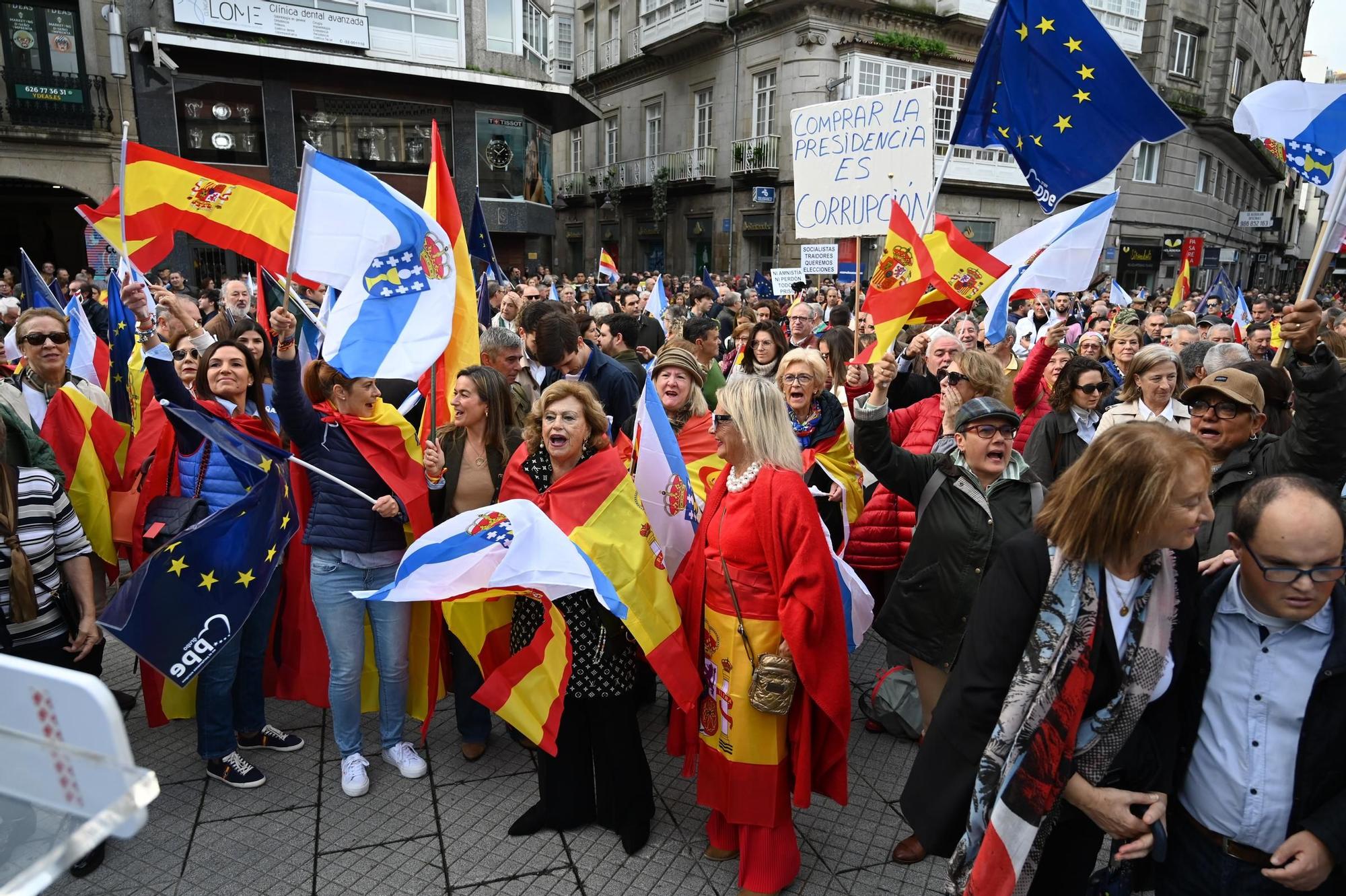 Contrarios a la amnistía se unen en una manifestación en Pontevedra