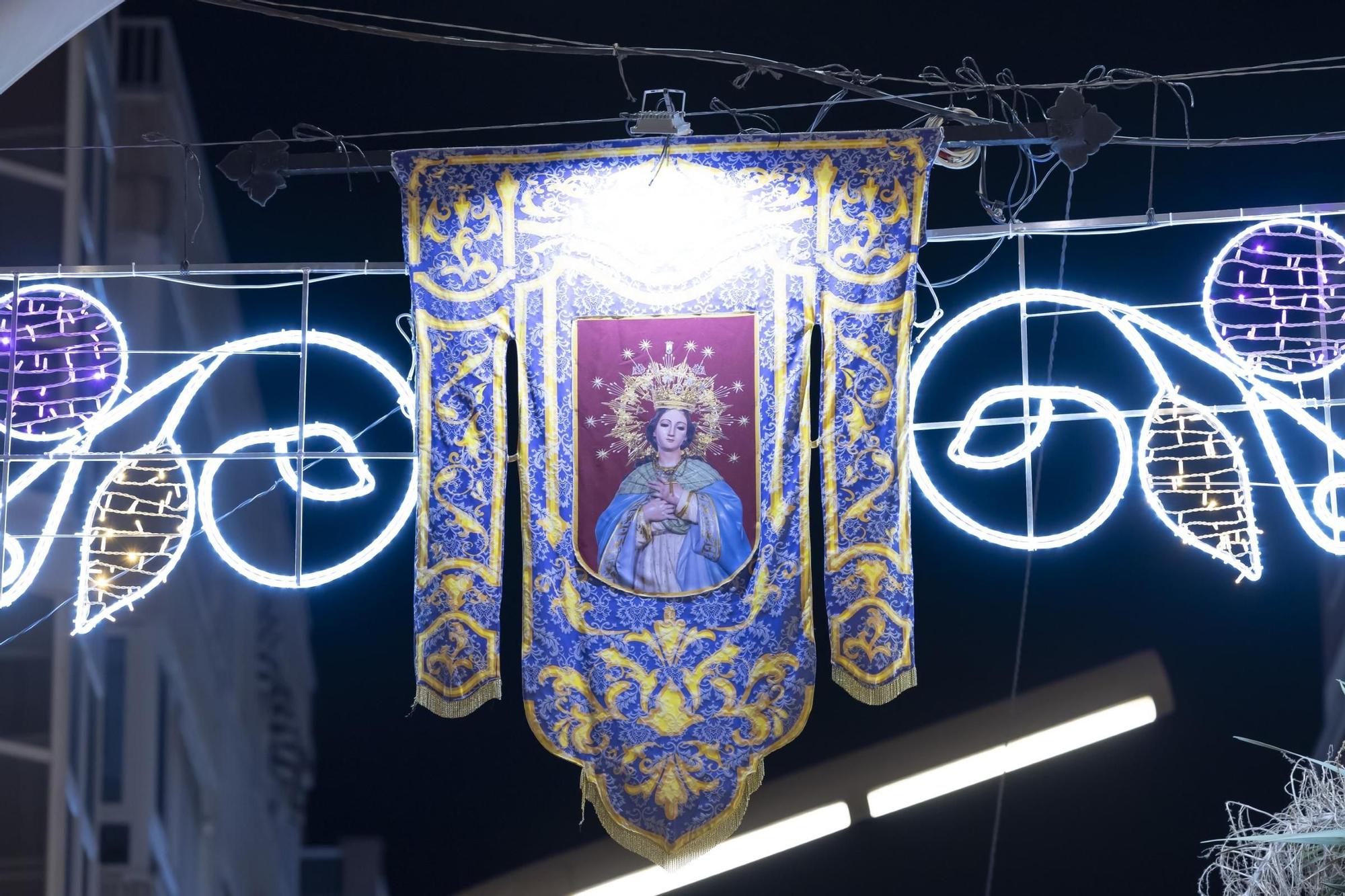 Fiesta multitudinaria de encendido de la iluminación de fiestas patronales y Navidad en Torrevieja