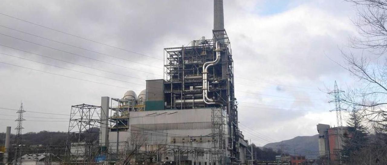 Instalaciones de la central térmica de Lada, que lleva dos semanas sin actividad.