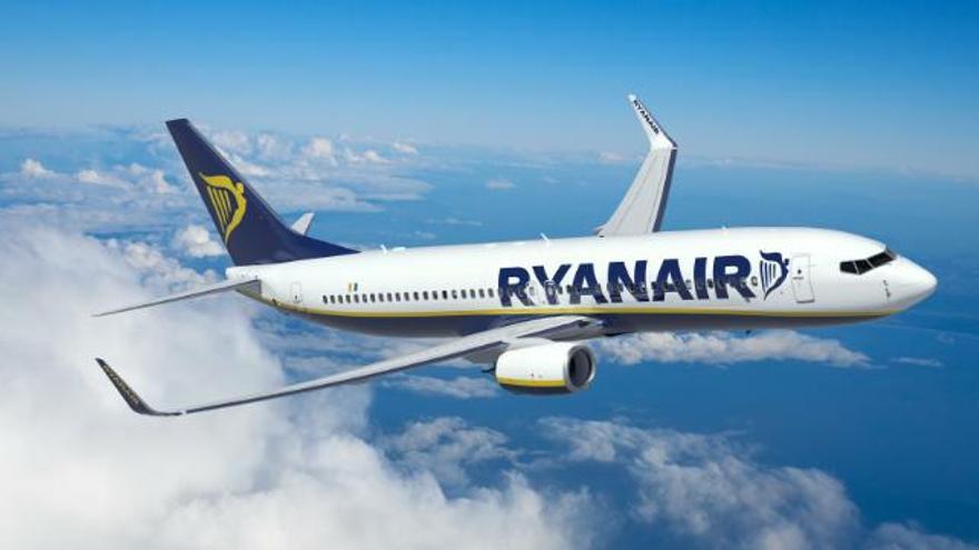 Betrunken in der Luft: Die Ryanair-Crew soll weiter Drinks serviert haben.
