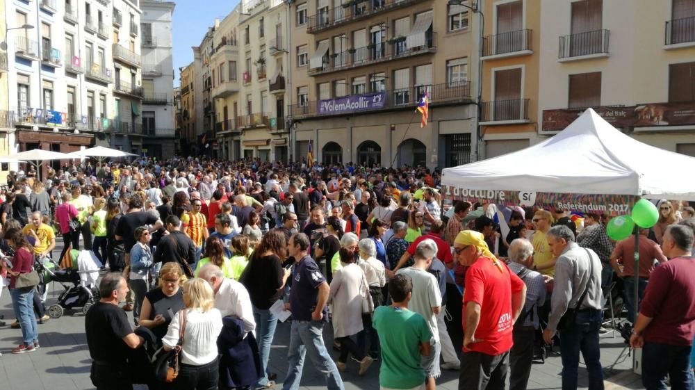 Penjada de cartells a Manresa pro referèndum