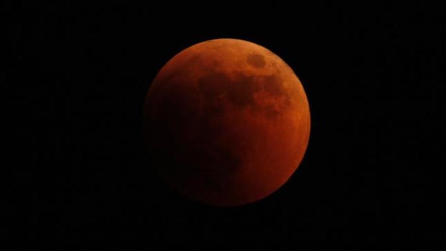 Imagen del eclipse de luna que ha tenido lugar esta noche.