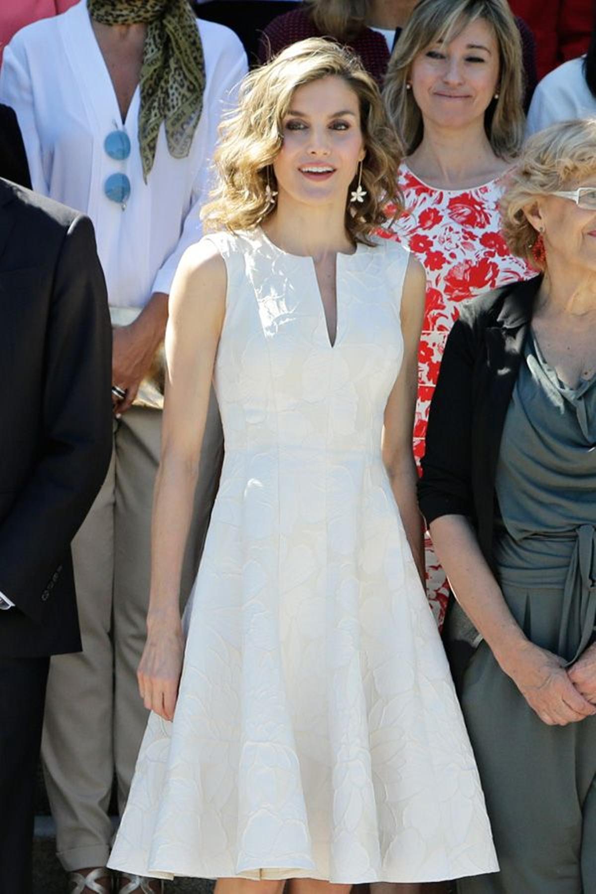 El vestido blanco sin mangas de Letizia Ortiz